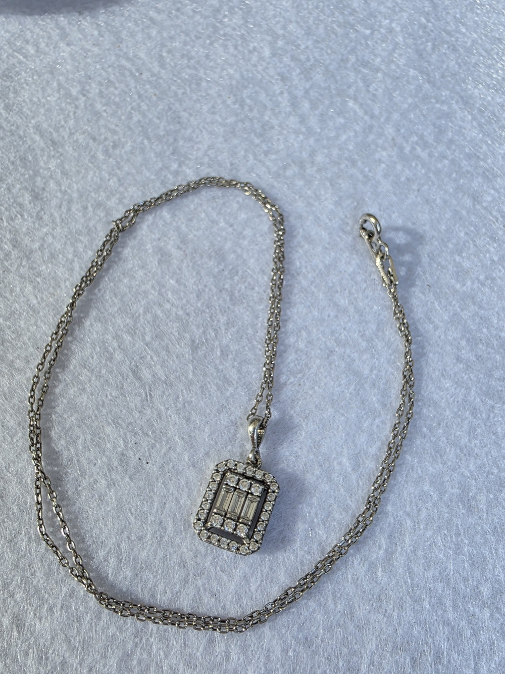 18': Sterling Silver Crystal Rectangle Pendant Necklace - 2.27g